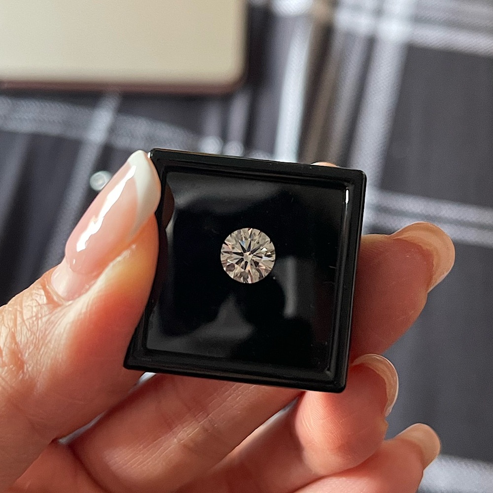 1.32ct Lab grown round loose diamond (D, VVS2, excellent cut)